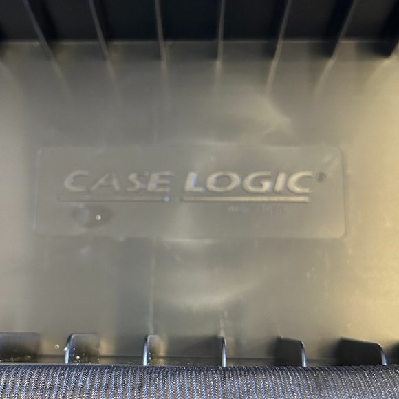 Case Logic cassette tape storage/carrying case with 15 empty cassette cases-Blk - Picture 10 of 11